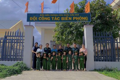 Trường Mầm Non Ya Tờ Mốt thăm đơn vị kết nghĩa nhân ngày 22/12/2023